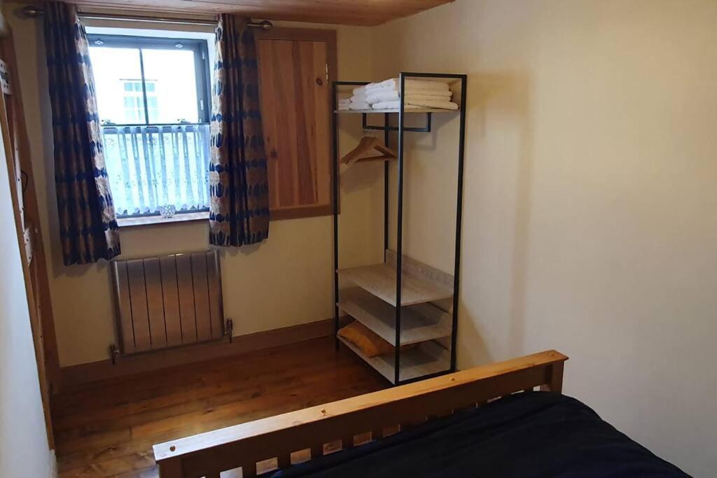 Ty Taf 2 Bed Cottage With Deck & Easy Transport Links Cardiff Exteriör bild